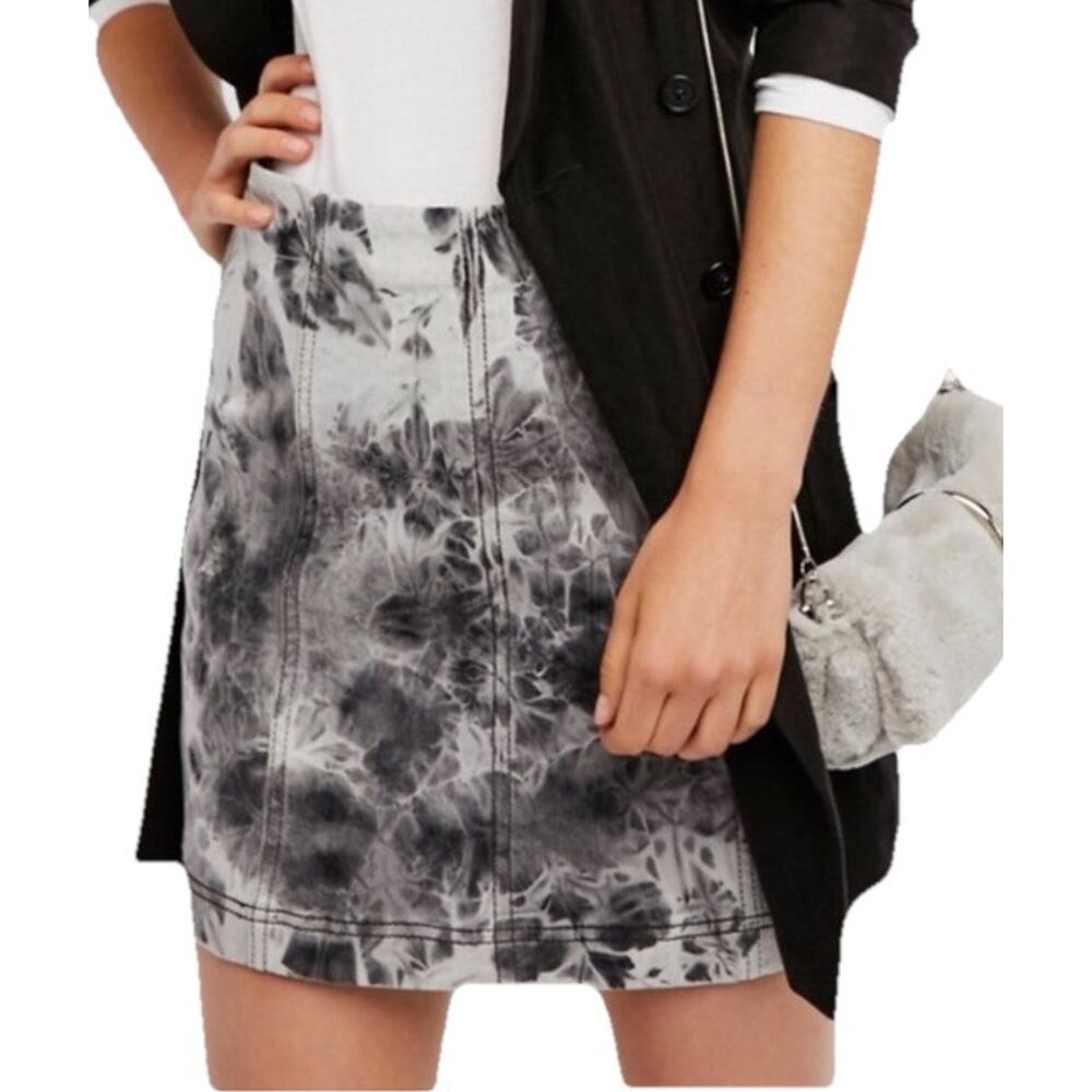Free People Women’s Taupe Size 2 Modern Floral Femme Stretch Pencil Mini Skirt
